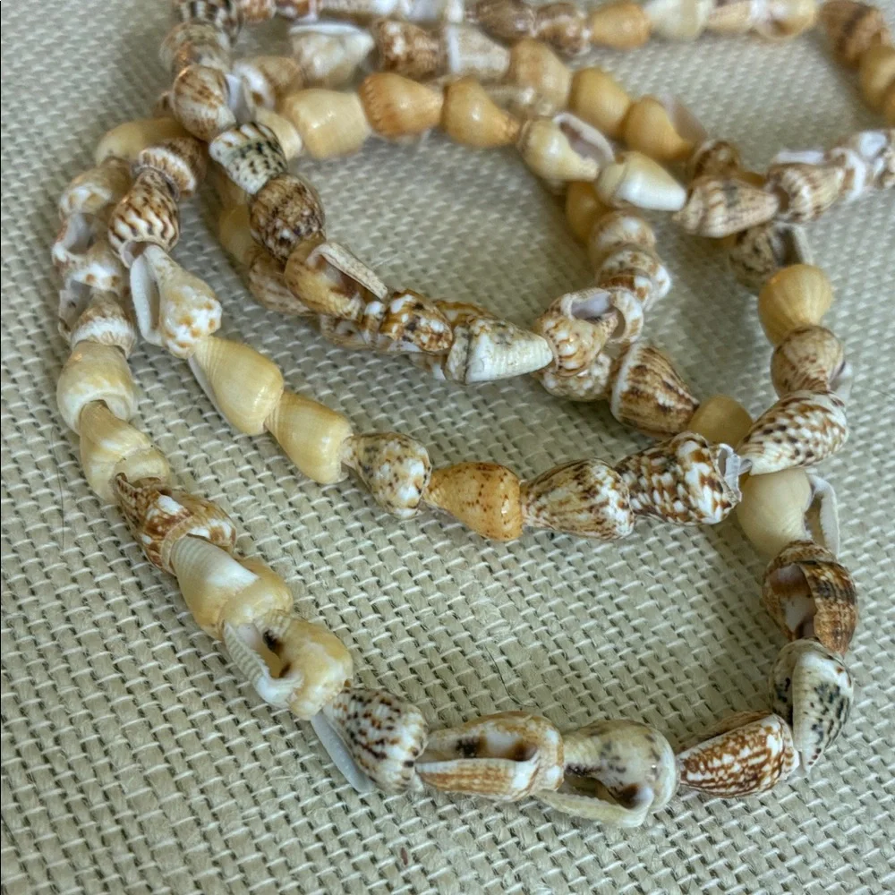 Elegant vintage Shell Beaded Necklace - Picture 7 of 9